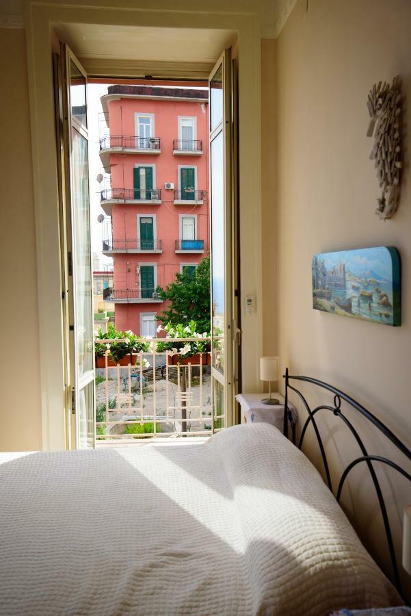 Appartamento Panoramico "Il Glicine" Nápoles Exterior foto
